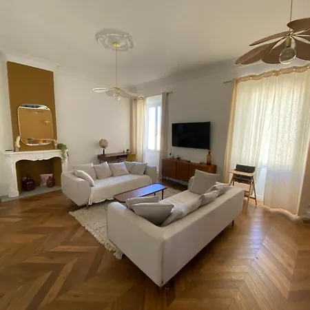 De Maitre T3 80m2 En Plein Centre. Appartement *