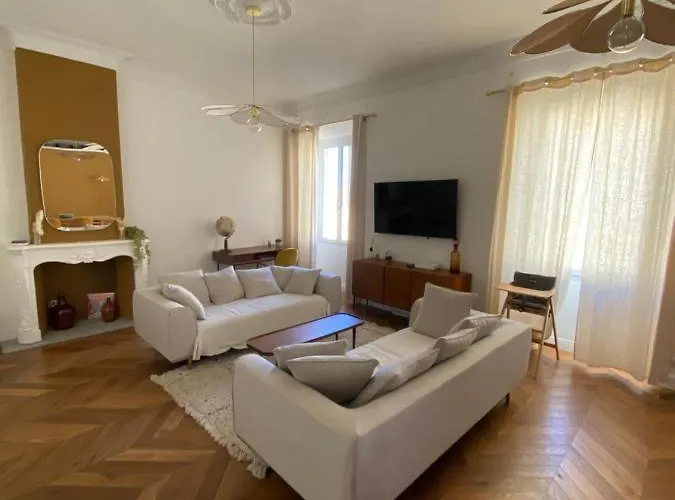 De Maitre T3 80m2 En Plein Centre. Appartement *